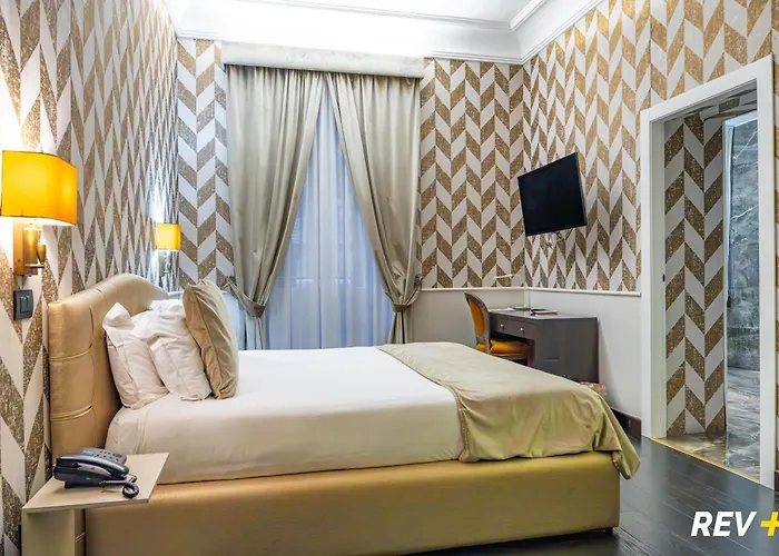 Via Veneto 3* Rome